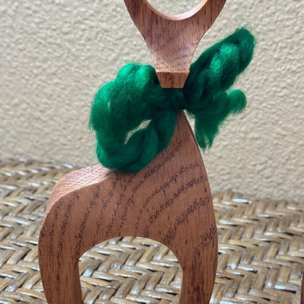 Vintage Handcrafted Wooden Reindeer Figurines With Red & Green Wool Bows 1986 - Picture 4 of 7